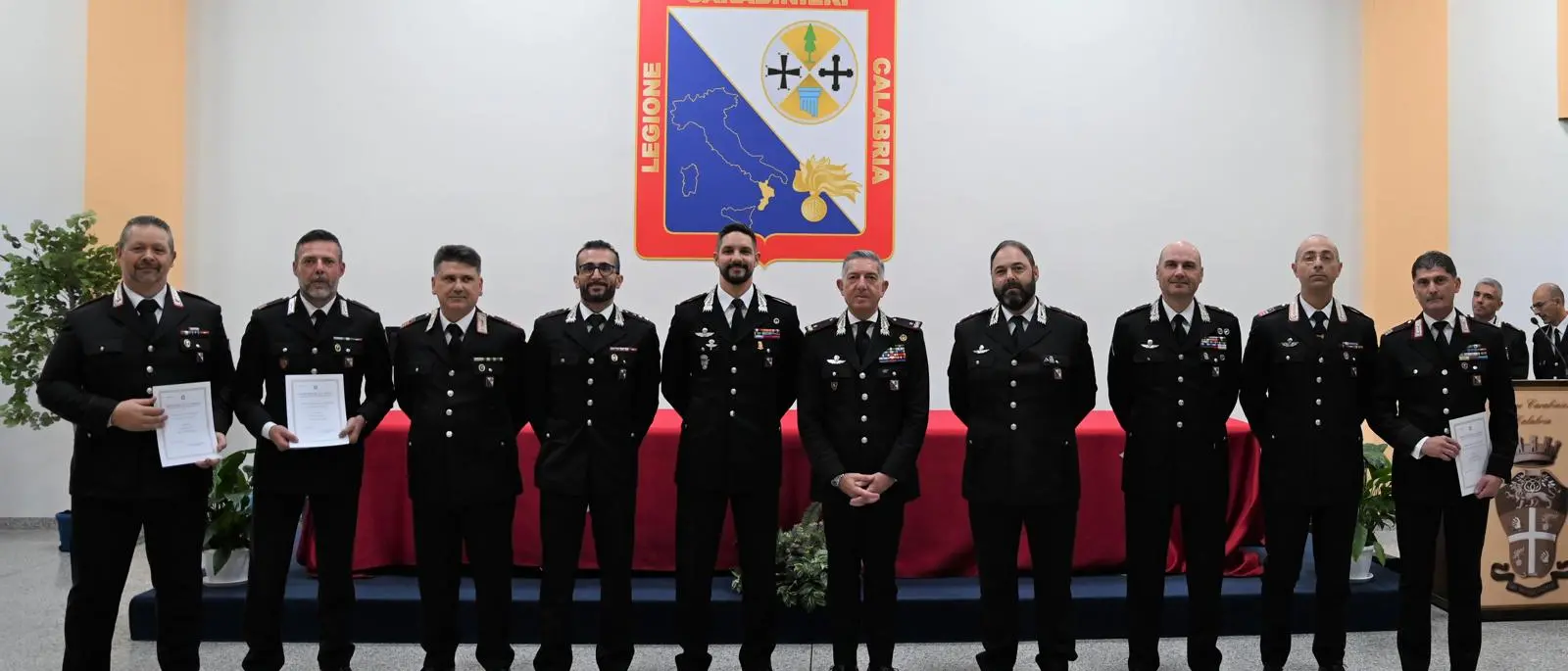 Ufficiali e sottufficiali dei carabinieri premiati alla\u00A0legione Calabria, Sciuto:\u00A0«Riconosciamo l’impegno\u00A0di chi ricopre posizioni di comando»\n\n\n
