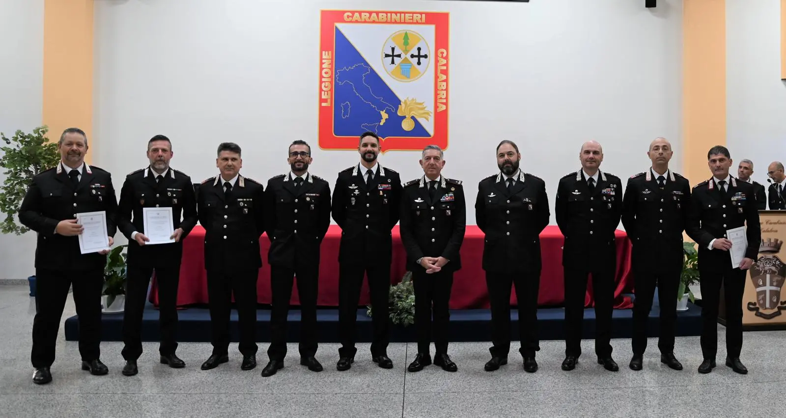 Carabinieri Vibo, medaglie al merito per lungo comando al colonnello Parillo (20 anni) e al maresciallo maggiore\u00A0Montuori (15 anni)\n