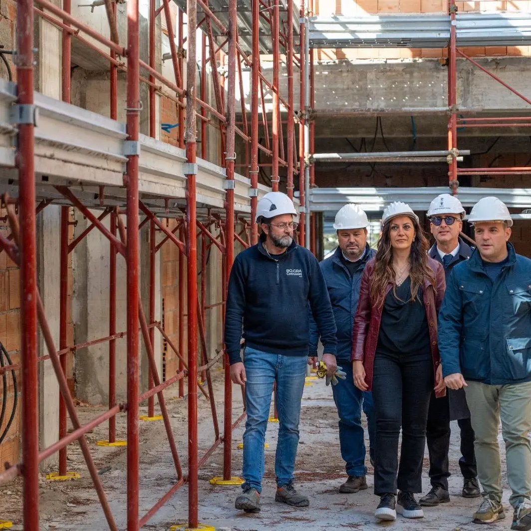 Succurro in sopralluogo alla palestra del Liceo scientifico e al nuovo Istituto agrario\n