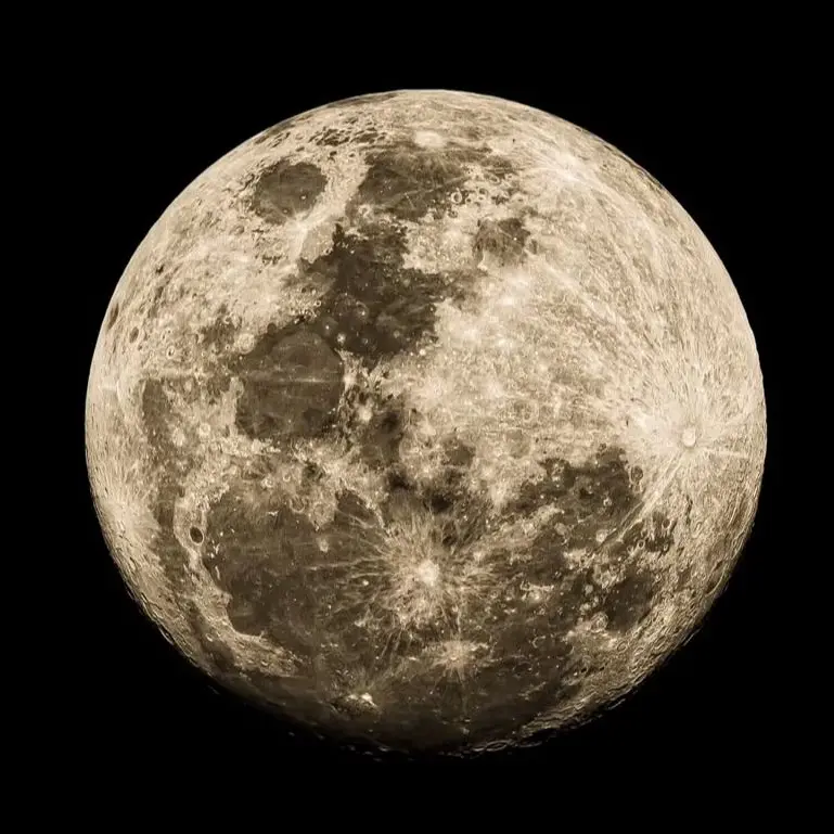 Spettacolo nella notte: ecco la suggestiva Superluna del castoro