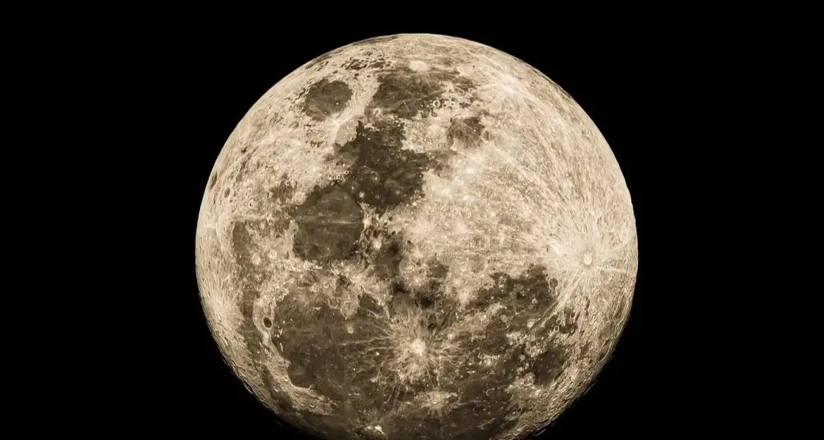 Spettacolo nella notte: ecco la suggestiva Superluna del castoro