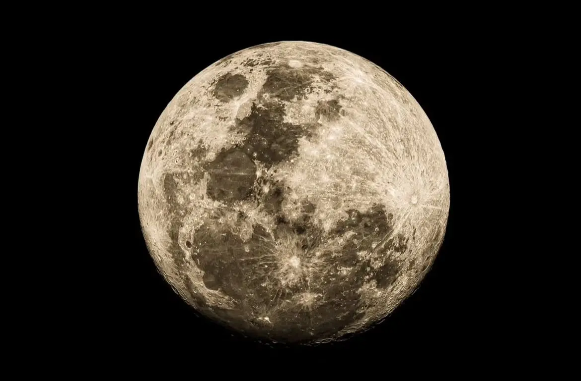 Spettacolo nella notte: ecco la suggestiva Superluna del castoro