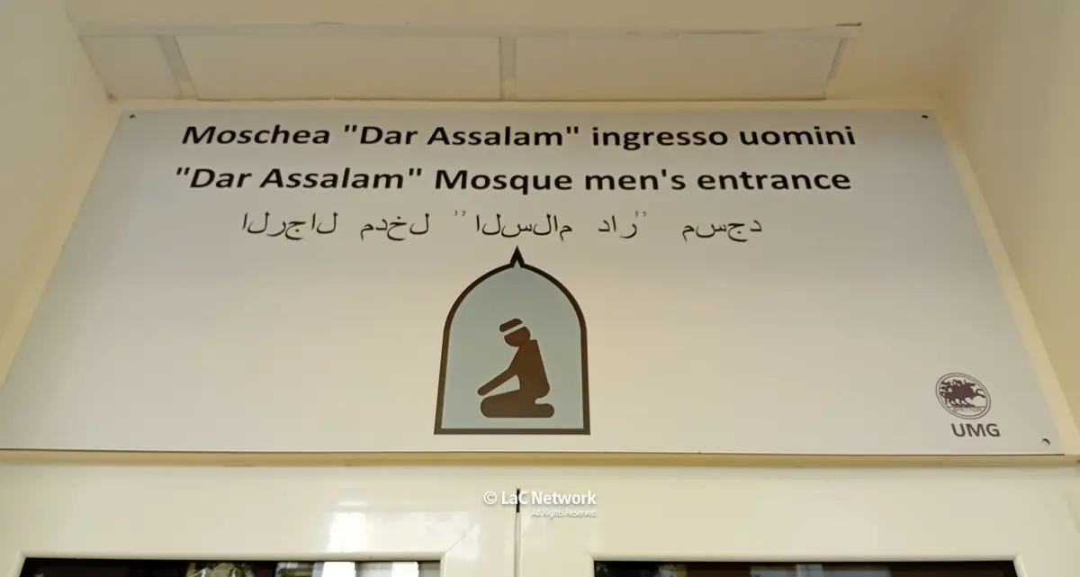 «Smantellata la moschea all’università di Catanzaro», la Lega annuncia la chiusura dopo l’interrogazione parlamentare