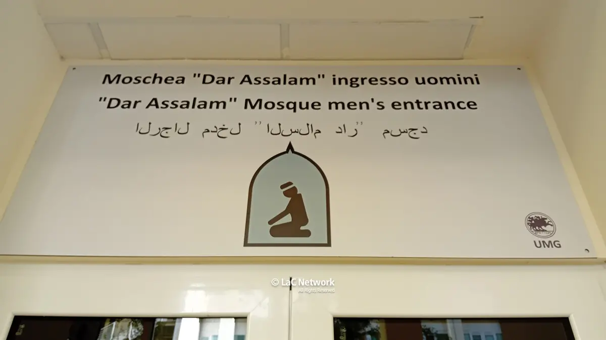 «Smantellata la moschea all’università di Catanzaro», la Lega annuncia la chiusura dopo l’interrogazione parlamentare