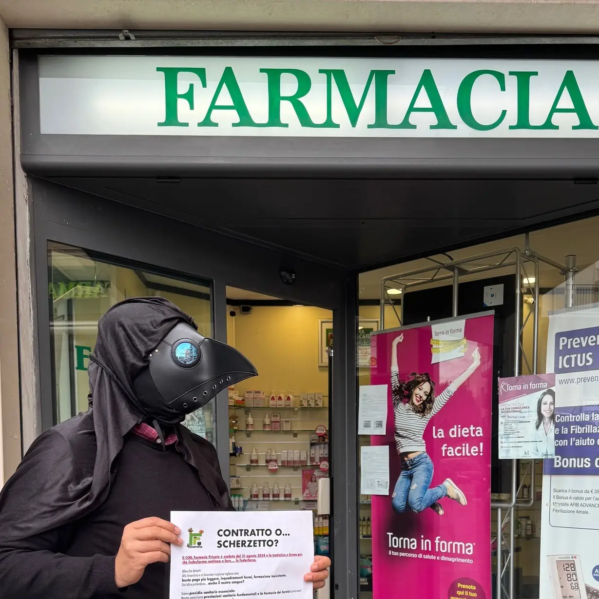 Filcams CGIL in presidio a Reggio: lavoratori delle farmacie in piazza per il rinnovo del contratto\n