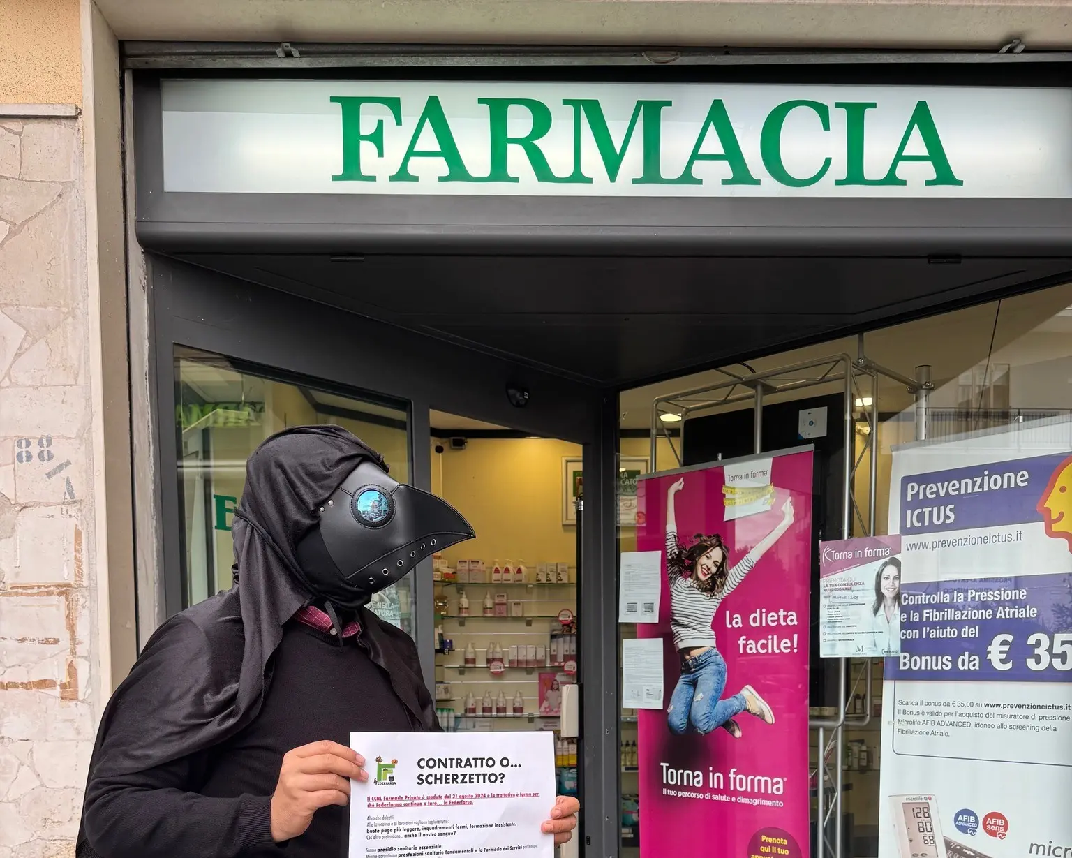 Filcams CGIL in presidio a Reggio: lavoratori delle farmacie in piazza per il rinnovo del contratto\n