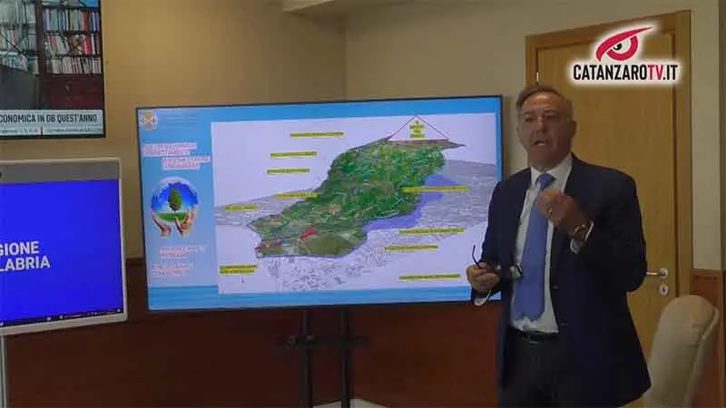 Mare sporco, strategia radicale per le coste del Tirreno - VIDEO