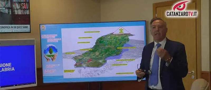 Mare sporco, strategia radicale per le coste del Tirreno - VIDEO