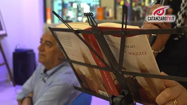 Cropani, \"Kropos\" ospita lo scrittore Gangemi - VIDEO