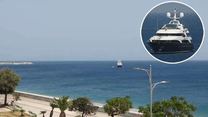 Il 'Checkmate' a Lido: yacht di lusso fuori dal porto di Catanzaro