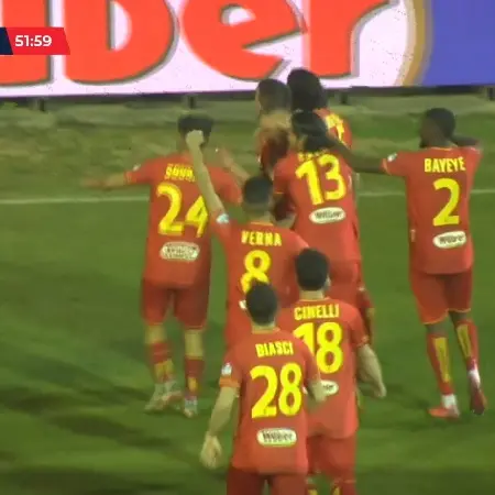 Catanzaro, battuto 2-0 ed agganciato il quotato Avellino - VIDEO