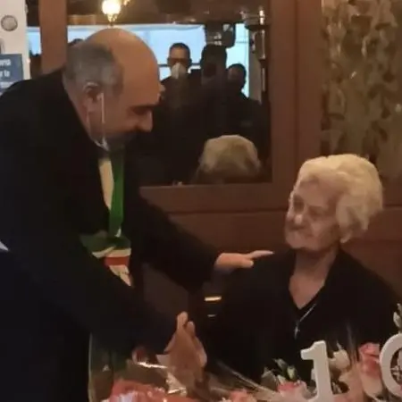 Auguri a nonna Giovanna, centenaria di Gagliano