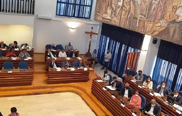 \"Erbacce dappertutto: che fine fanno i nostri 10 milioni?\"