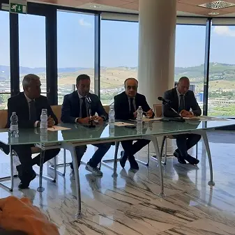 Occhiuto: \"Basta raccomandazioni: assunzioni solo per merito\"