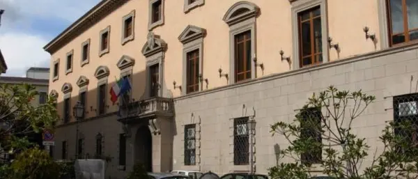 Appello per controlli anti-assembramento davanti ai bar