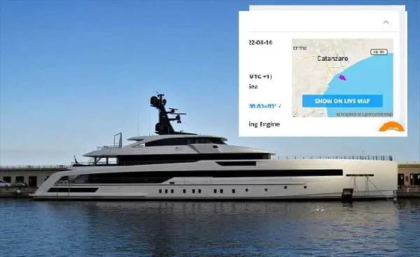 Yacht in vista al largo della costa catanzarese
