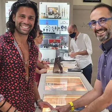 Luca Onestini, blitz in gioielleria da 'illustre sconosciuto'