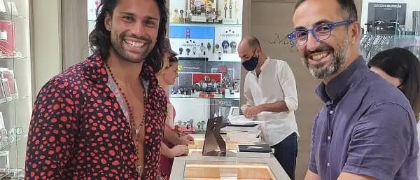 Luca Onestini, blitz in gioielleria da 'illustre sconosciuto'