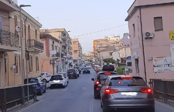 \"E' ora di eliminare il passaggio a livello di Lido\"