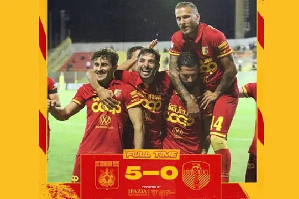 Catanzaro pirotecnico: 5 gol al Latina e porta inviolata - VIDEO