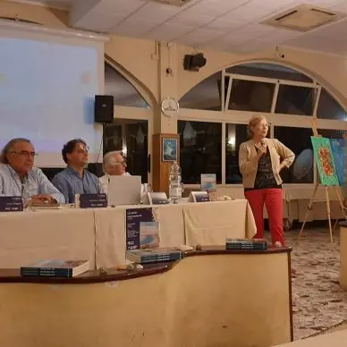 Presentato \"Dal mare felice\", racconti dedicati a Caminìa