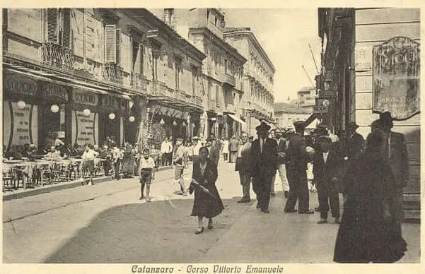 Corso Mazzini, 'La città si apre': torna (ridotta) l'isola pedonale