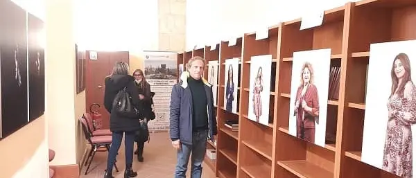 Testa e cuore 'Verso la luce': ritratti femminili anti-violenza