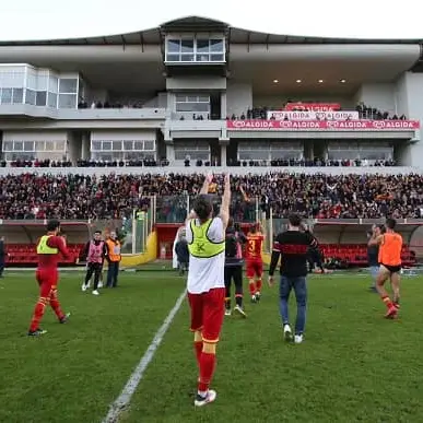 Catanzaro e Crotone: pesanti sanzioni dal giudice sportivo