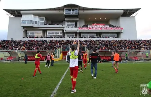 Catanzaro e Crotone: pesanti sanzioni dal giudice sportivo