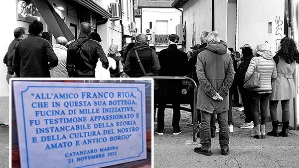 Una targa nel vicoletto della 'Marina' di Franco Riga