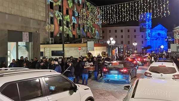 Luminarie ed isola pedonale, 'luci' ed 'ombre' dell'Immacolata