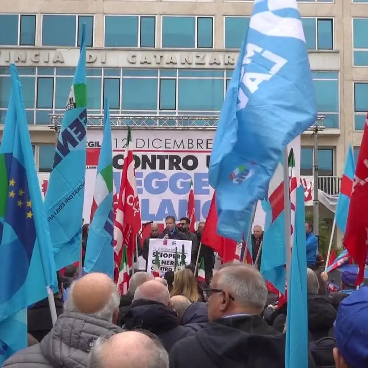 Manifestazione di piazza anti-manovra di Cgil e Uil - VIDEO