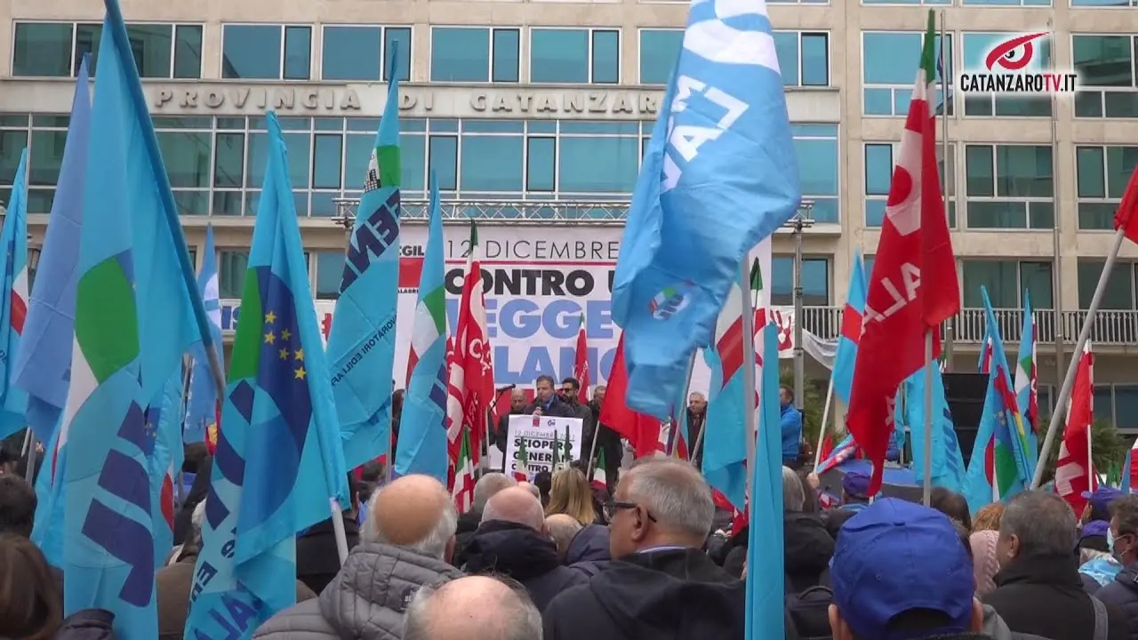 Manifestazione di piazza anti-manovra di Cgil e Uil - VIDEO