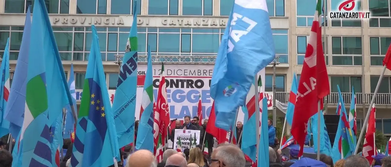 Manifestazione di piazza anti-manovra di Cgil e Uil - VIDEO