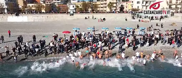 Festa solidale per il Tuffo di Capodanno 2023 - VIDEO