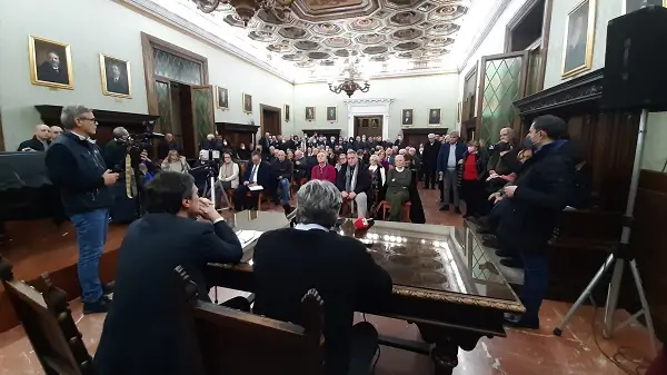 Sanità, assemblea unanime: \"Basta spoliazioni al capoluogo\"