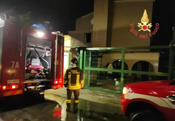 Tragedia sfiorata: fiamme in alloggio anziani a Lamezia Terme