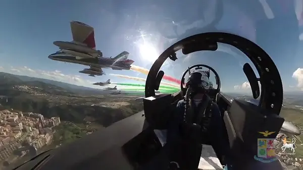 Frecce Tricolori su Catanzaro, dal centro città al mare