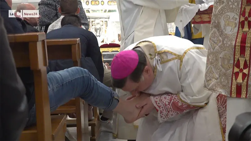 Settimana Santa 2023: lavanda dei piedi di mons. Maniago - VIDEO