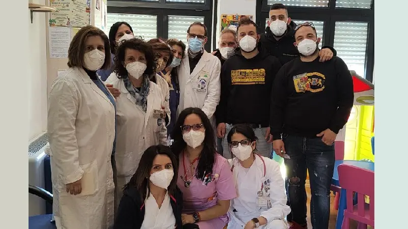 Uova di Pasqua ai piccoli degenti dagli Ultras '73