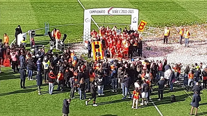 Catanzaro, finalmente al Ceravolo una vera festa promozione - VIDEO