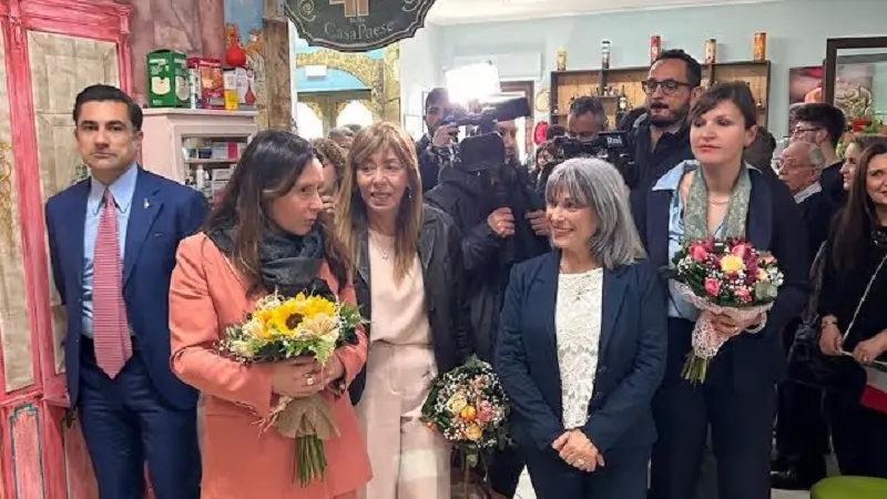 Apre \"Casa-Paese\": il ministro accoglie i primi 7 pazienti