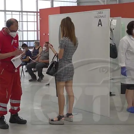 Carenza personale nei punti vaccinali: PD cittadino critica Occhiuto