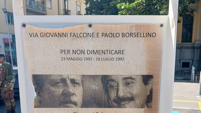 Borsellino: memoria sempre vivida ma cartello ingiallito