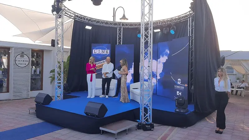 Il dito puntato in basso e l'Orgoglio dei calabresi senza Pregiudizio