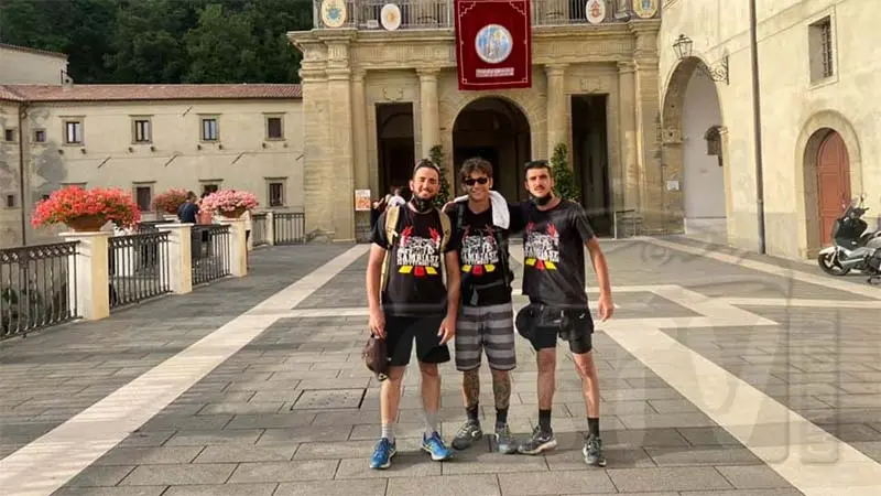 Calcio, 70 km a piedi per festeggiare la \"D\" del Sambiase