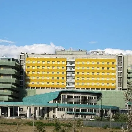 Con un tumore aspetta di fare la pet ma il macchinario si guasta, da un mese in lista d’attesa all’ospedale di Catanzaro:\u00A0«Mi hanno detto che mi\u00A0richiameranno»\n