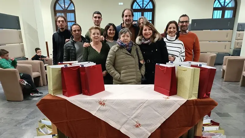 Befana al Polivalente, kit scolastici a studenti di ogni quartiere