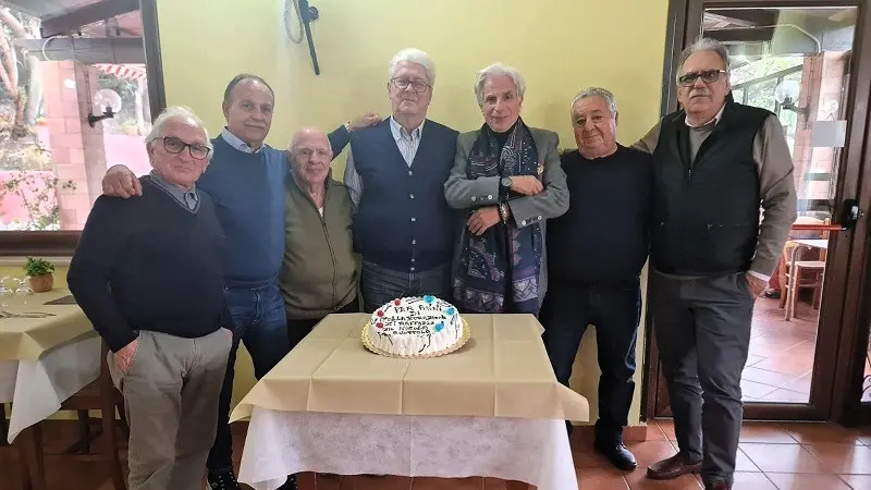 Rimpatriata e tavolata per ex gruppo di lavoro, amici per sempre