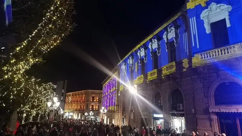 Accese le luminarie, iniziato ufficialmente il Natale 2023